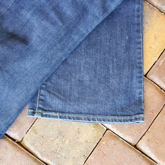 EUC Levi's Demi Curve Bootcut Med Blue Jeans 29×34 - Picture 6 of 8